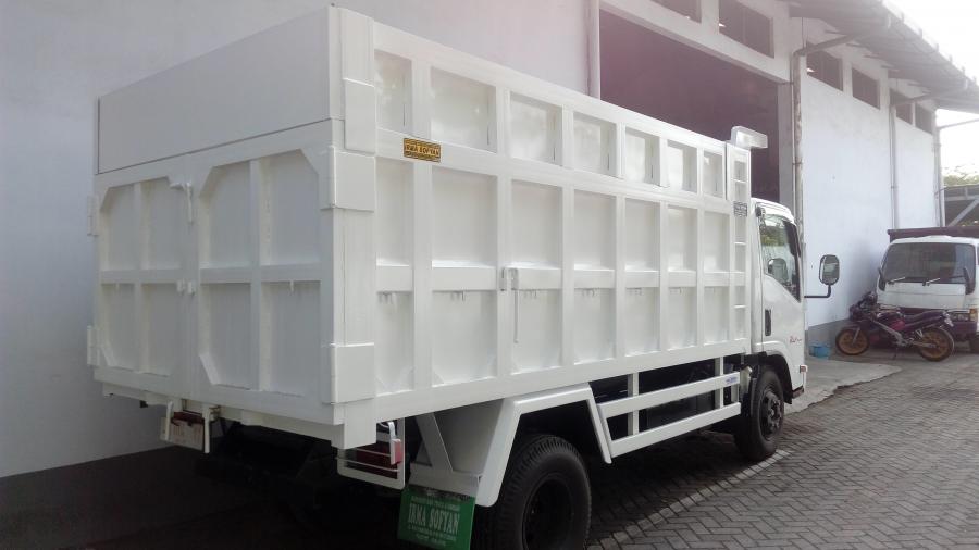 Dump Truck New Isuzu ELF  Dump truk  area Malang dan 